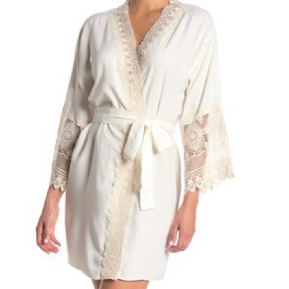 *LAST CHANCE* Flora Nikrooz Blythe Robe